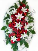 Венок "Модерн" с розами и лилиями выс. 120/140см шир. 70см